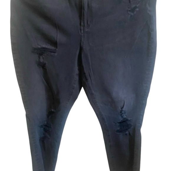 American Eagle Outfitters Denim - American Eagle. Women’s Skinny Jeans. Size 18. Black Color Distressed